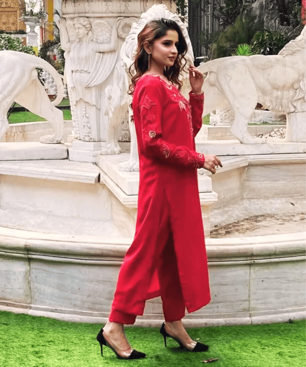 MEEM – Maroon Red Grace