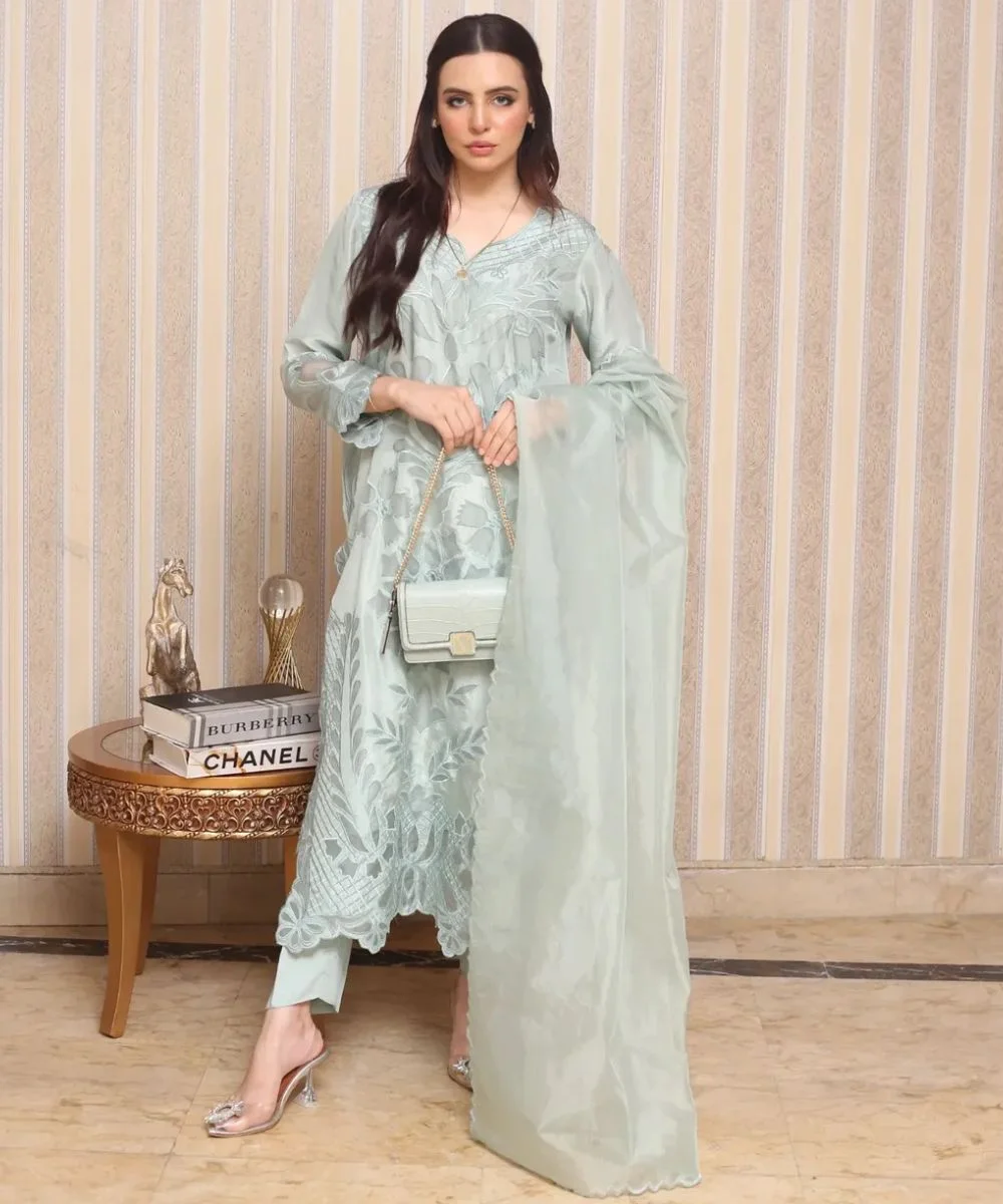 MEEM – Mint Petal Elegance